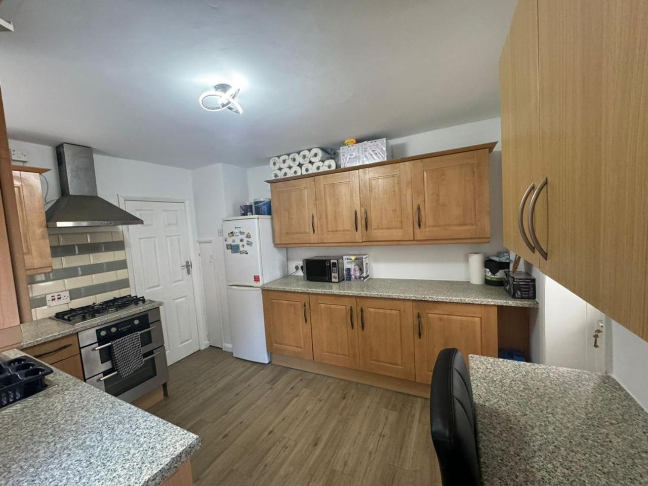 Charming 3-Bedroom Retreat With Modern Comforts South Ockendon Kültér fotó