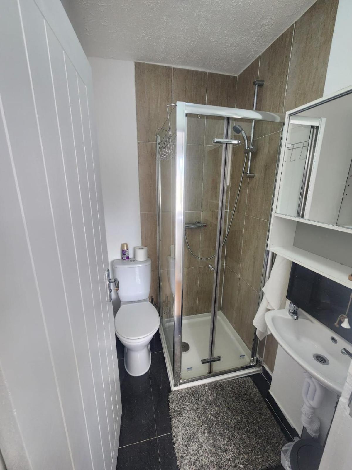 Charming 3-Bedroom Retreat With Modern Comforts South Ockendon Kültér fotó