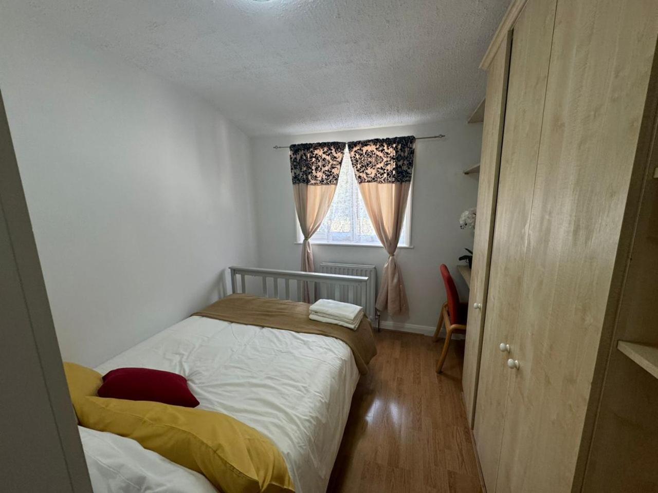 Charming 3-Bedroom Retreat With Modern Comforts South Ockendon Kültér fotó
