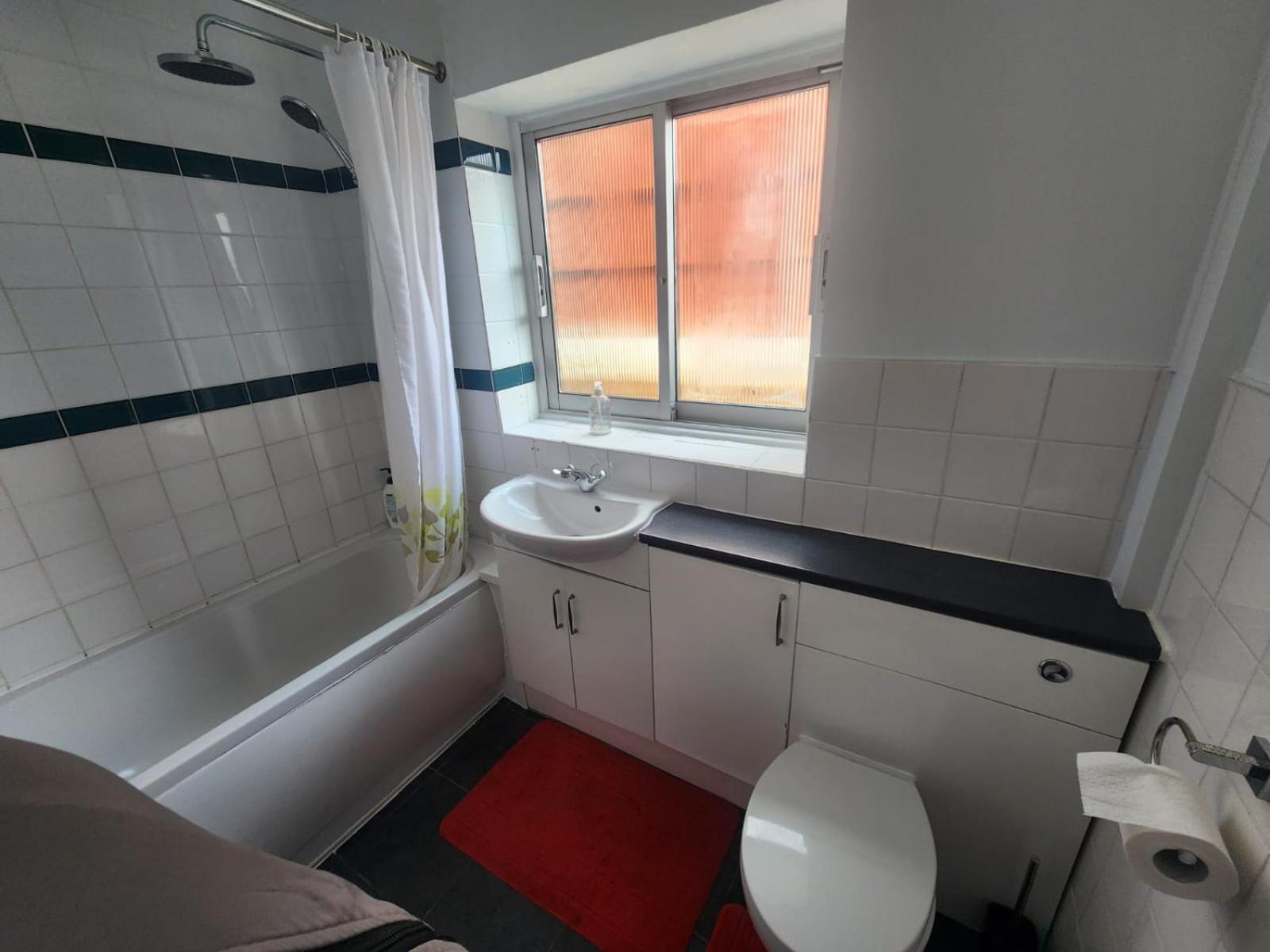 Charming 3-Bedroom Retreat With Modern Comforts South Ockendon Kültér fotó